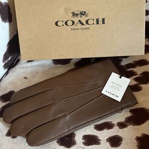Coach men’s leather tech gloves size M- brand new w/ tags- dark saddle